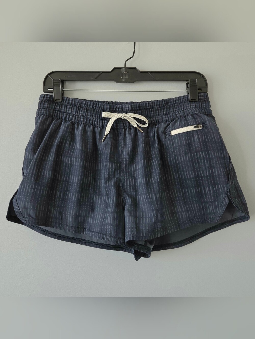 Vuori Women's Clementine Short w/MINOR FLAW - Large - Ink Shibori Grid - VW304
